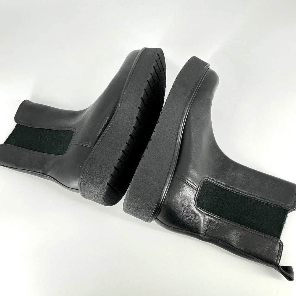 Vince. Size 7 Black‎ Leather Platform Chelsea Boots Water Repellent Pinecrest